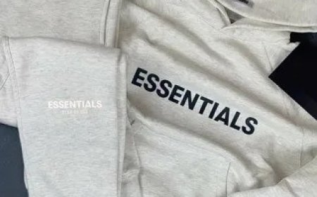 Essentials Hoodie: The Ultimate Blend of Fit and Style
