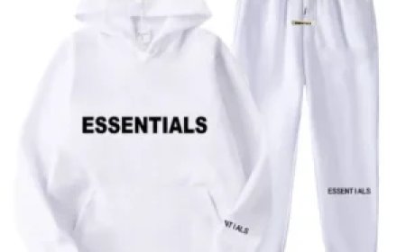 Essentials Hoodie: The Staple of Streetwear and Casual Fashion
